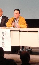 健康フォーラムでの三遊亭楽春の講演会風景