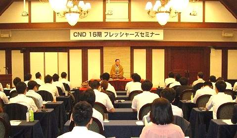 講演会の人気講師で落語家・三遊亭楽春のメンタルヘルス&コミュニケーション講演会の風景