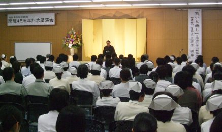 三遊亭楽春の笑いと癒しの講演会風景