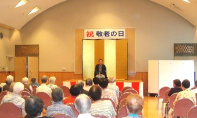 講演会人気講師・三遊亭楽春の楽しい落語会の風景