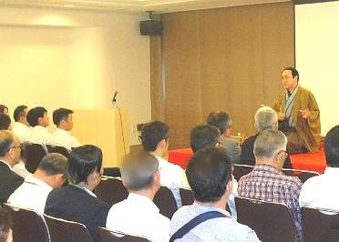 三遊亭楽春の笑いと健康の講演会の風景