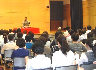 三遊亭楽春の笑いの効果でメンタルヘルス&コミュニケーション講演会