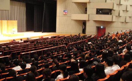 三遊亭楽春の講演会風景