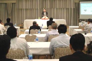 人気講演会講師・三遊亭楽春の若手後継者育成の経営者向けセミナーの風景