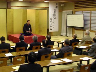 三遊亭楽春のカスタマーサービス講演会の風景