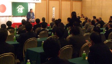 三遊亭楽春の笑いと健康の講演会の風景