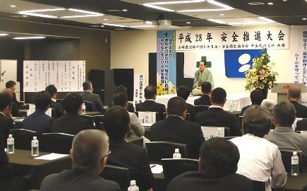三遊亭楽春の安全大会での講演会の風景