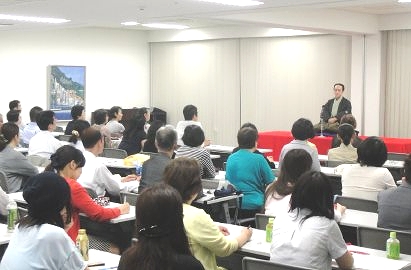 三遊亭楽春の笑いに学ぶメンタルヘルス講演会