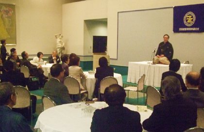 三遊亭楽春のビジネス講演会の風景